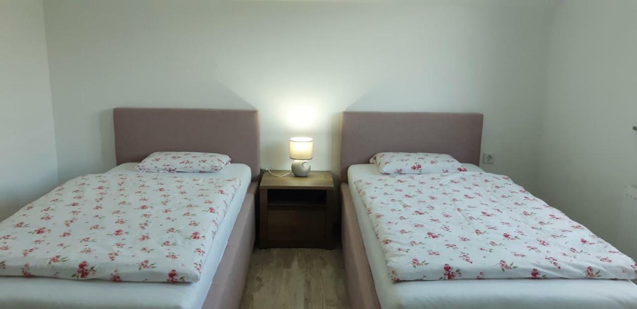 Apartmani Bilic Korenica Exteriör bild